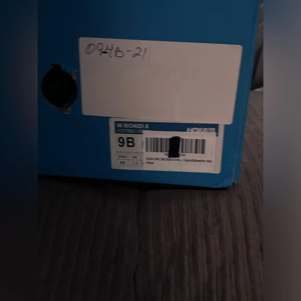 Hoka Bondi 8, Women’s size 9 B